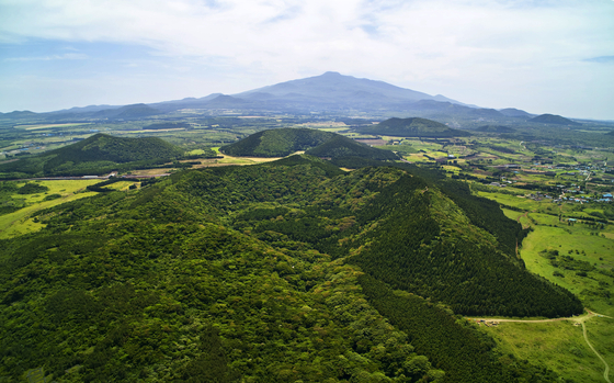 Geoumunoreum is one of 360 volcanic cones scattered over Jeju. [VISIT JEJU]