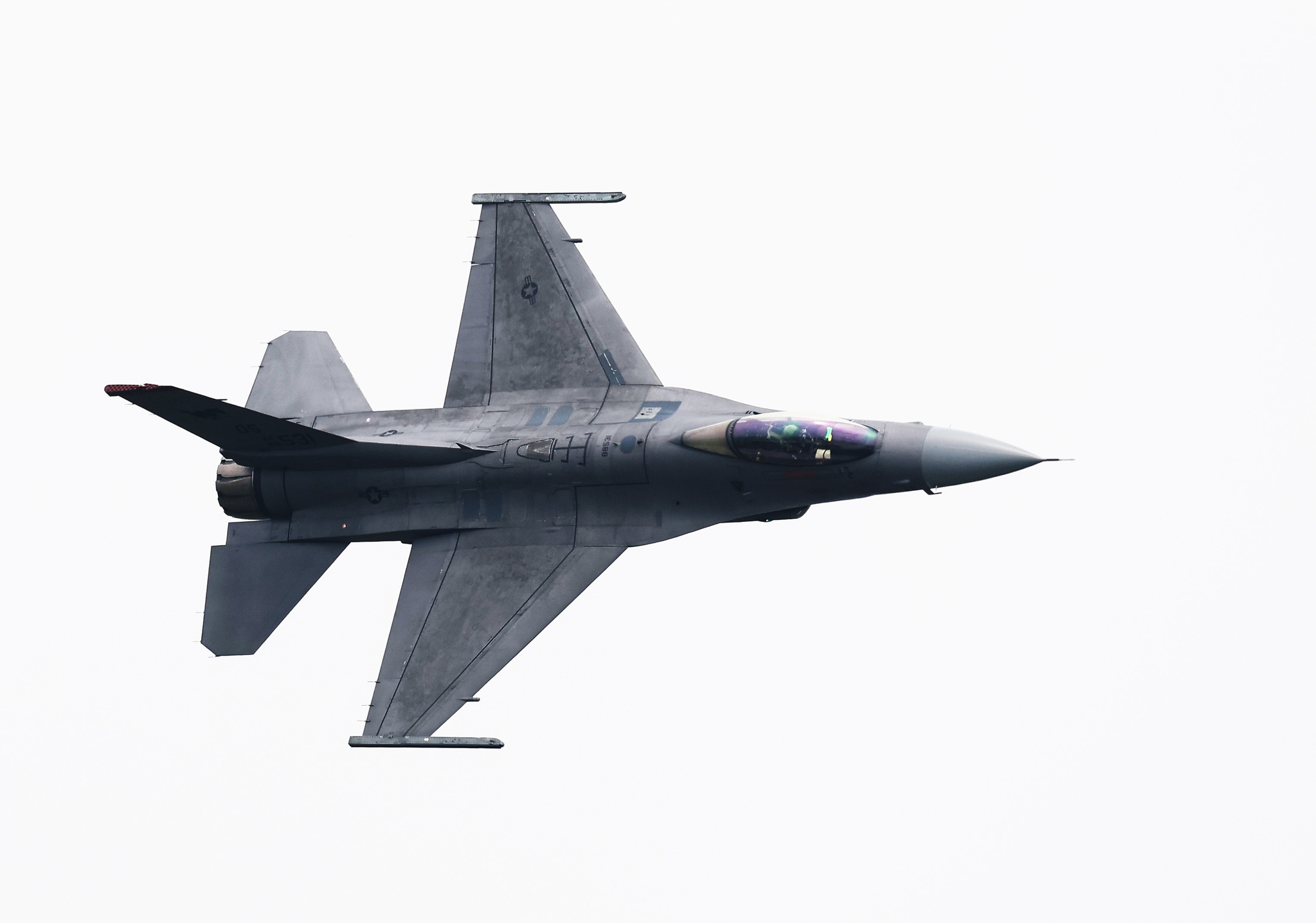 A U.S. Pacific Air Forces F-16 fighter jet performs an aerial demonstration during the ″Osan Air Power Day 2025″ at Osan Air Base in Pyeongtaek, Gyeonggi, on May 11. [YONHAP]