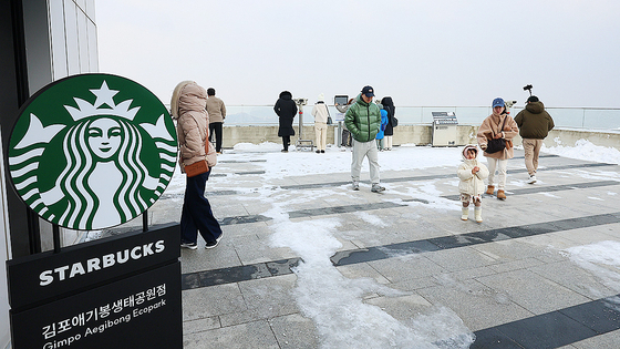 Visitors to the Starbucks branch that opened at Aegibong Peace Ecological Park in Gimpo, Gyeonggi, are seen on Dec. 21, 2024. [YONHAP] 