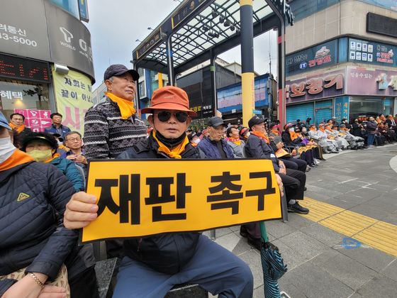 The Pohang Citizens Countermeasure Committee holds a citywide petition campaign and rally on the afternoon of Nov. 15, 2024 in Pohang, North Gyeongsang. [NEWS1]