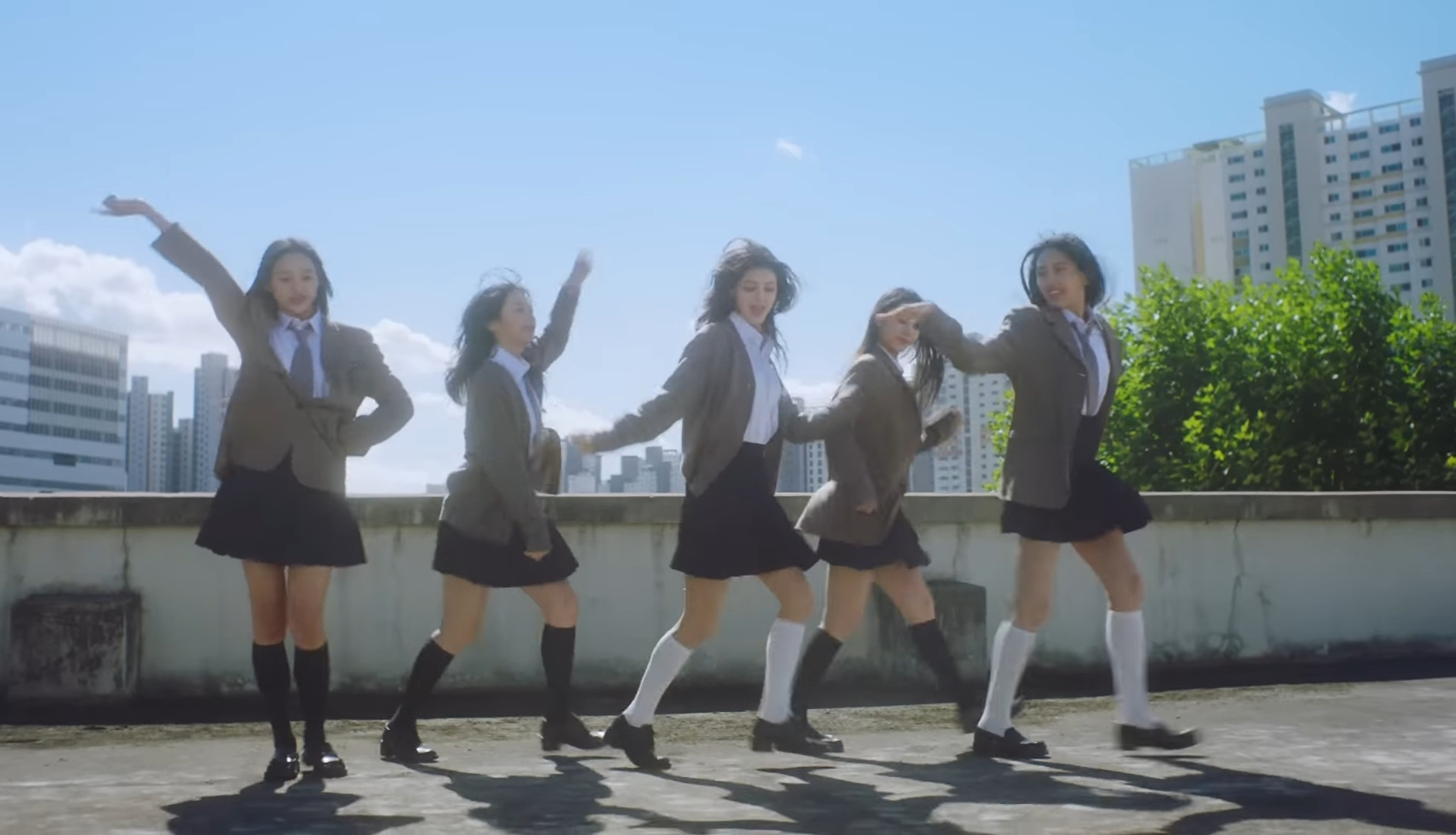 A still from NewJeans' music video for "Ditto" (2023) [SCREEN CAPTURE]