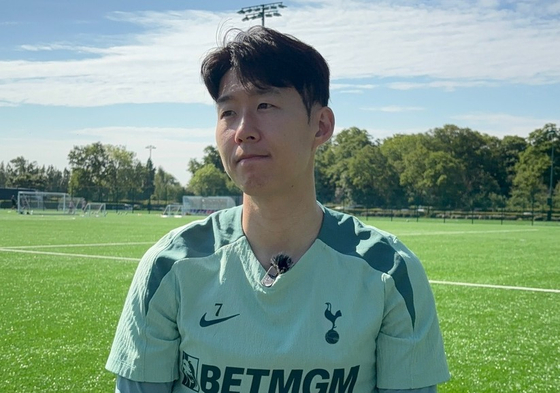 Tottenham Hotspur captain Son Heung-min answers questions from reports in London on May 12. [YONHAP]