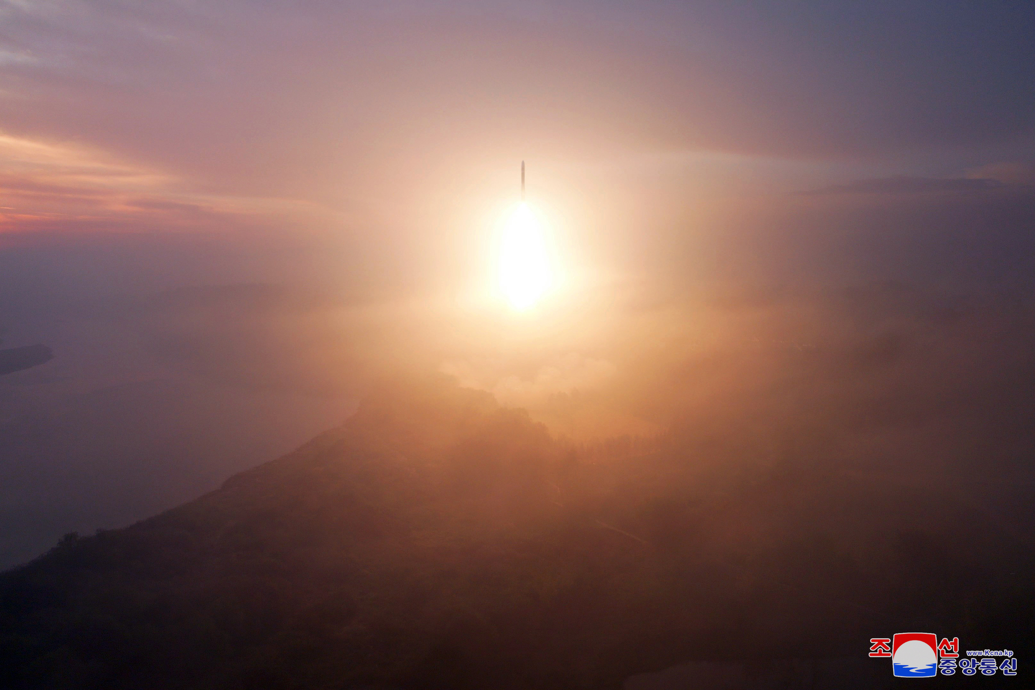 North Korea launches an intercontinental ballistic missile (ICBM) into the East Sea in a photo released by its official Korean Central News Agency (KCNA) on Thursday, hours after the launch was detected by Seoul. [YONHAP]