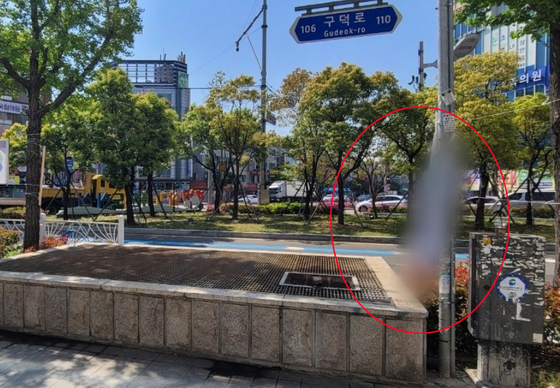 A banner of Democratic Party presidential candidate Lee Jae-myung in Busan is seen damaged on May 12. [BUSAN POLICE AGENCY]