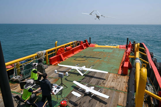 The Navy conducts a test in waters off Ulsan to verify the feasibility of using commercial drones for military operations, in this photo provided on May 14. [YONHAP]