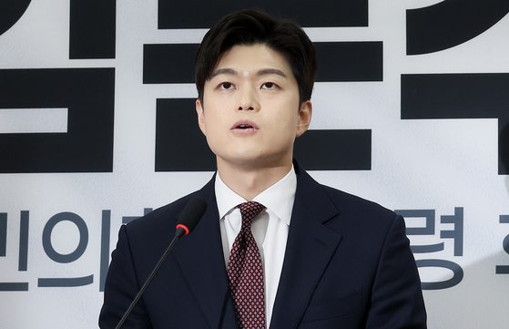 Kim Yong-tae, new emergency committee chairman of the People Power Party, speaks during a press conference at the National Assembly in Yeouido, western Seoul, on May 15. [JOONGANG ILBO]