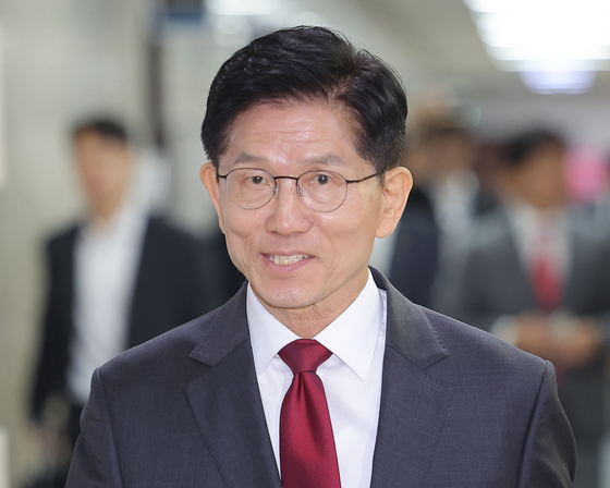 People Power Party presidential candidate Kim Moon-soo attends a Central Election Committee meeting and an appointment ceremony for committee members at the National Assembly in western Seoul on May 15. [YONHAP]