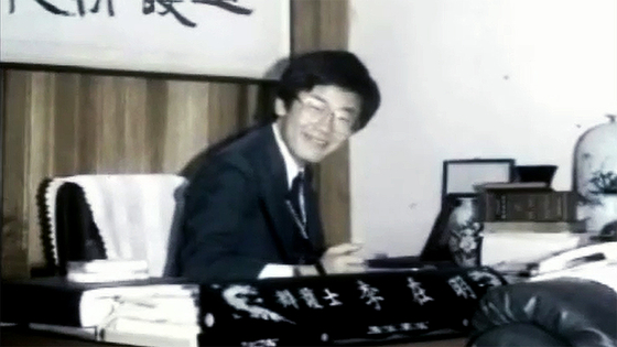 Lee Jae-myung is seen in a photo taken at his lawyer office in Seongnam, Gyeonggi, in 1989. [LEE JAE-MYUNG'S BLOG]