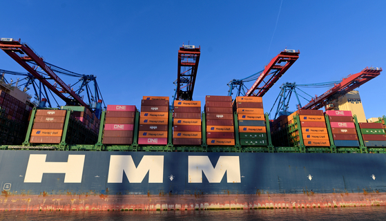 The Korean container ship HMM Stockholm is loaded at the loading terminal Burchardkai in the harbour in Hamburg, Germany, on April 3. [REUTERS/YONHAP]