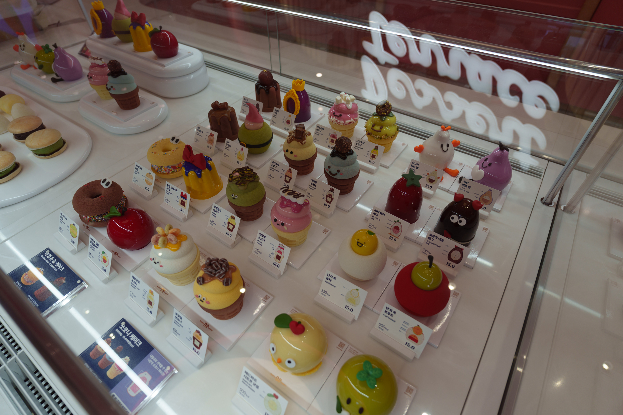 New Baskin Robbins desserts are shown at the Baskin Robbins Chungdam branch in southern Seoul, on May 15 [CHO YONG-JUN]