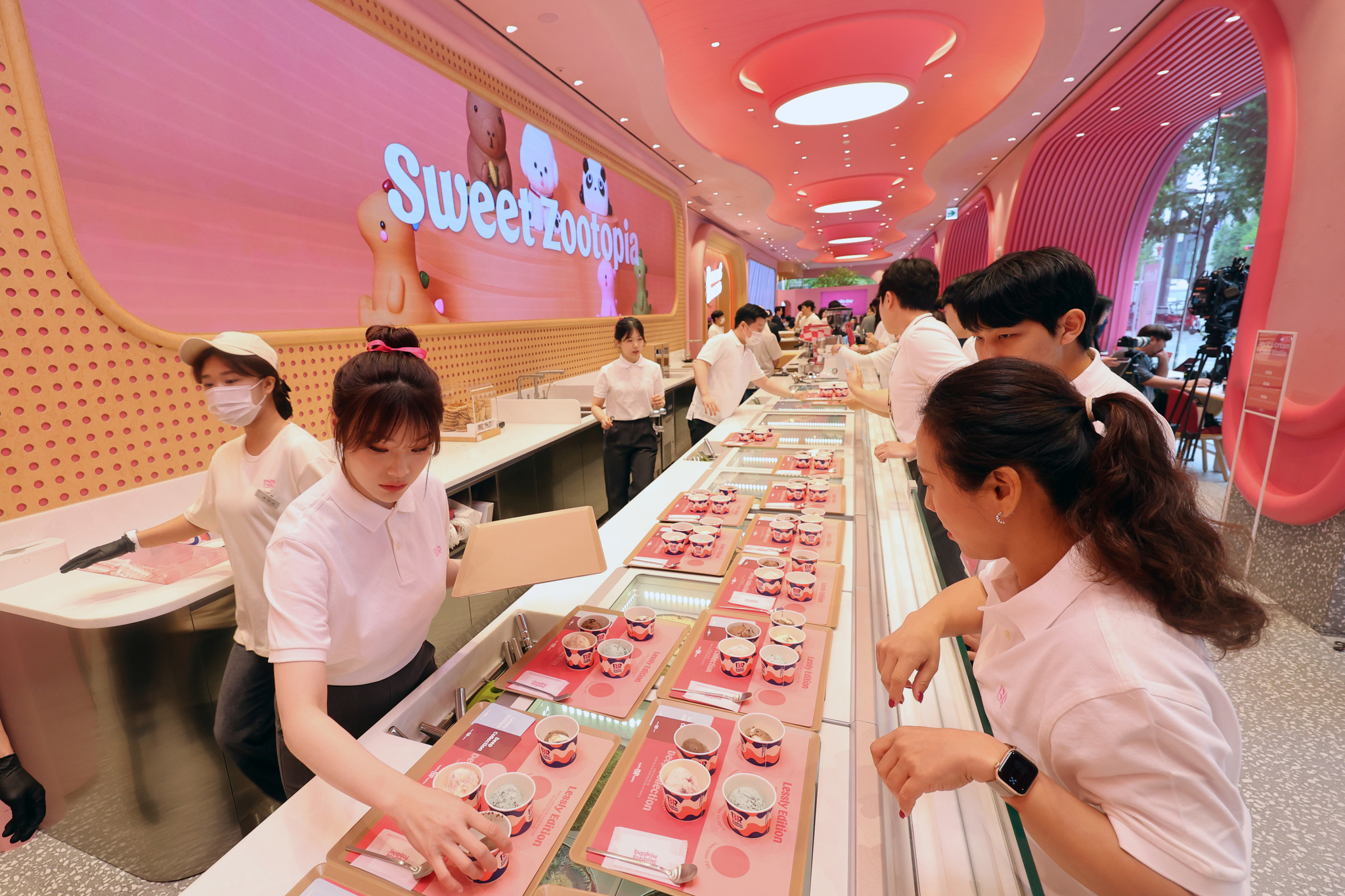 Staff at the Baskin Robbins' Cheongdam branch check out the ice cream flavors on May 15 [NEWS1]