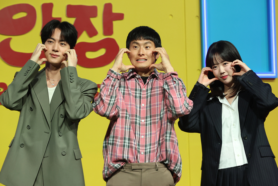 Webtoon artist Kian84, center, boy band BTS's Jin, left, and actor Ji Ye-eun pose for photos during a press conference for “Kian’s Bizarre B&B” at JW Marriott Hotel in Jongno District, central Seoul, on April 15. [YONHAP]