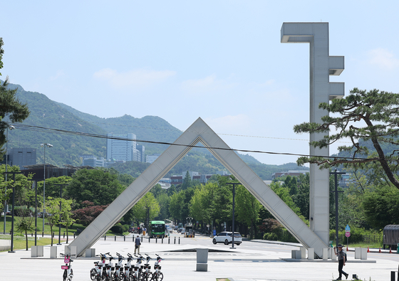 The main gate to Seoul National University in Gwanak District, southern Seoul is seen on May 21, 2024. [NEWS1]