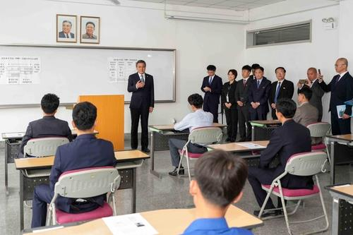 Chinese Ambassador to Pyongyang Wang Yajun speaks at a meeting with students at the North's Pyongyang University of Science and Technology, in this photo posted on the website of the Chinese Embassy in Pyongyang. [YONHAP]
