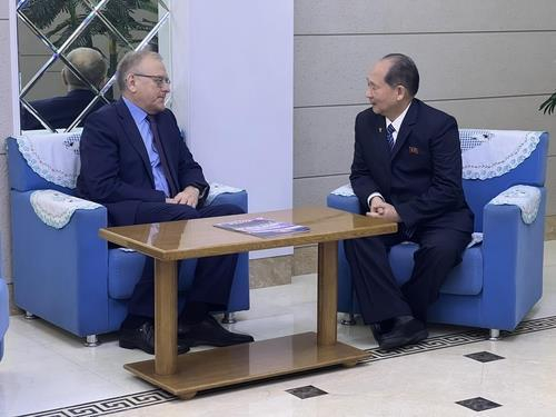 North Korea's Public Health Minister Jong Mu-rim, right, holds talks with Russian Ambassador to North Korea Alexander Matsegora, in this photo posted on a Facebook site of the Russian Embassy in Pyongyang. [YONHAP] 