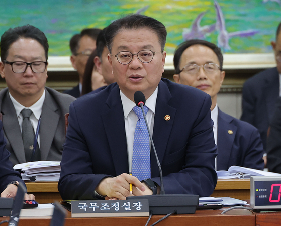 Bang Ki-sun, minister of the Office for Government Policy Coordination, attends a parliamentary session at the National Assembly in western Seoul on April 28. [YONHAP]