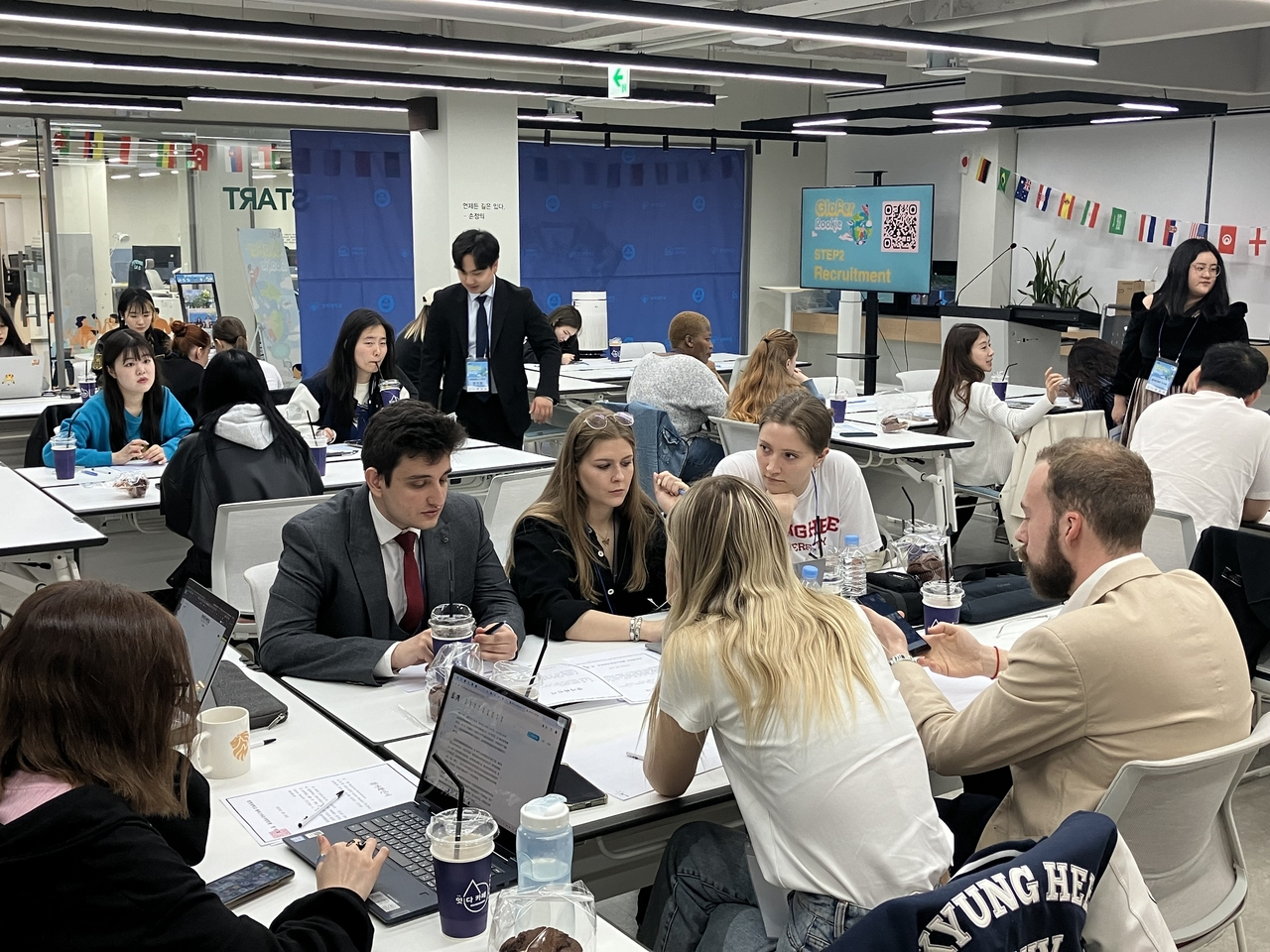 International students participate in an entrepreneurship program hosted by Kyung Hee University Campus Town in April 2024. [SEOUL METROPOLITAN GOVERNMENT]