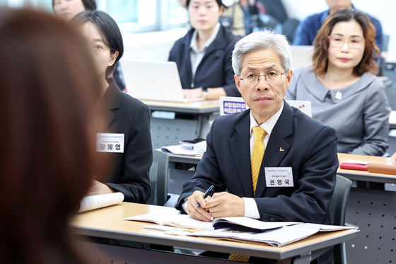 Presidential candidate Kwon Young-gook of the Korean Democratic Labor Party listens to a speech at a female voter debate session at the YWCA Seoul in Jung District, central Seoul on May 12. [NEWS1]