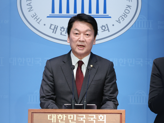 People Power Party Rep. Ahn Cheol-soo, co-election committee chair of the party, speaks during a press conference at the National Assembly in Yeouido, western Seoul, on May 15. [YONHAP]