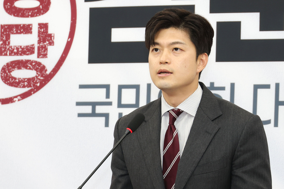 Kim Yong-tae, emergency committee head of the People Power Party, speaks during a press conference at the National Assembly in Yeouido, western Seoul, on May 21. [NEWS1]