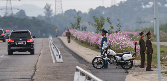 A traffic official stands in Pyongyang, North Korea, on Sept. 20, 2018. [JOINT PRESS CORPS]