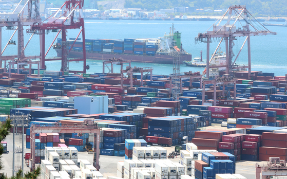 Shipping containers are stacked at Busan Port on April 30. [YONHAP] 