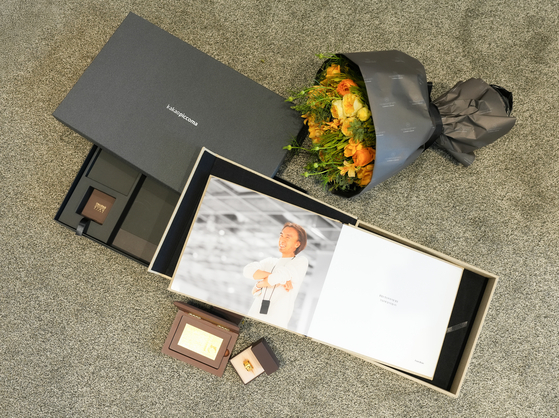 Presents including a bouquet, a gold ring engraved with Kakao’s beloved character Ryan and a photo album documenting the past decade that Kakao Piccoma CEO Kim Jae-yong was given on his 10th year on the job on April 24. [KAKAO PICCOMA]