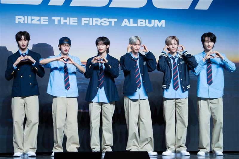 Boy band Riize poses for a photo during a showcase at the Blue Square in central Seoul on May 19 for the release of its first full-length album, “Odyssey.” [DANIELA GONZALEZ PEREZ]