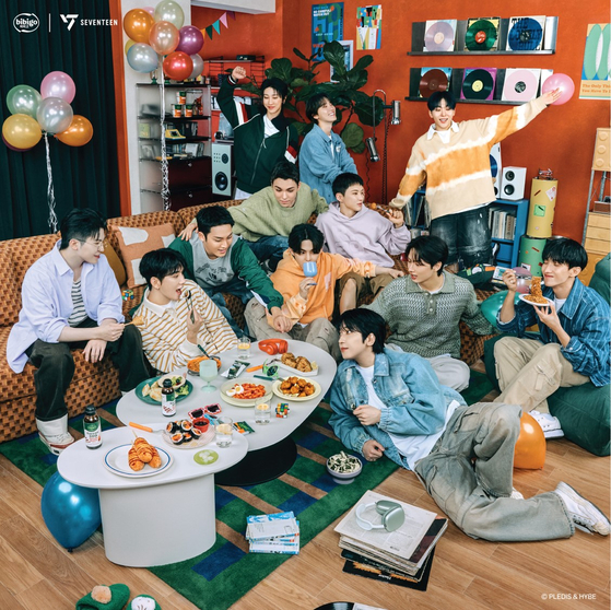 A promotional picture of the collaboration between boy band Seventeen and K-food conglomerate CJ CheilJedang's Bibigo brand [CJ CHEILJEDANG]