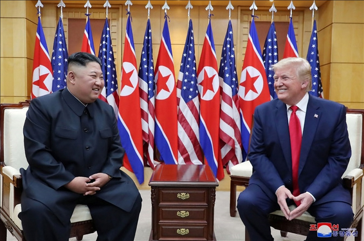 North Korean leader Kim Jong-un and U.S. President Donald Trump met at Panmunjom on June 30, 2019, according to a report by the North Korea's Korean Central News Agency on July 1. The photo, released on the agency’s website, shows the two leaders smiling during a conversation in the VIP lounge of the Freedom House on the South Korean side of Panmunjom. [YONHAP]