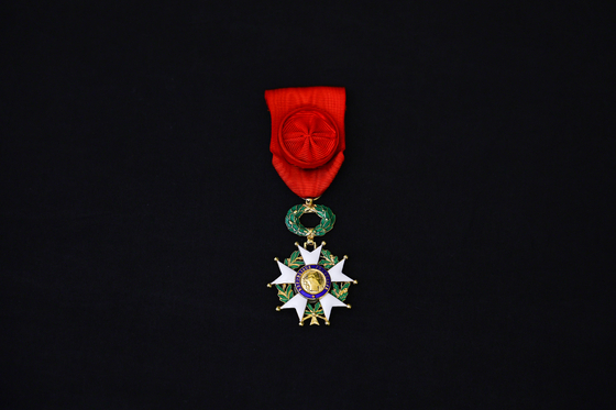 The Legion d'Honneur, or the Officier grade of the Legion of Honour medal [JOONGANG ILBO]