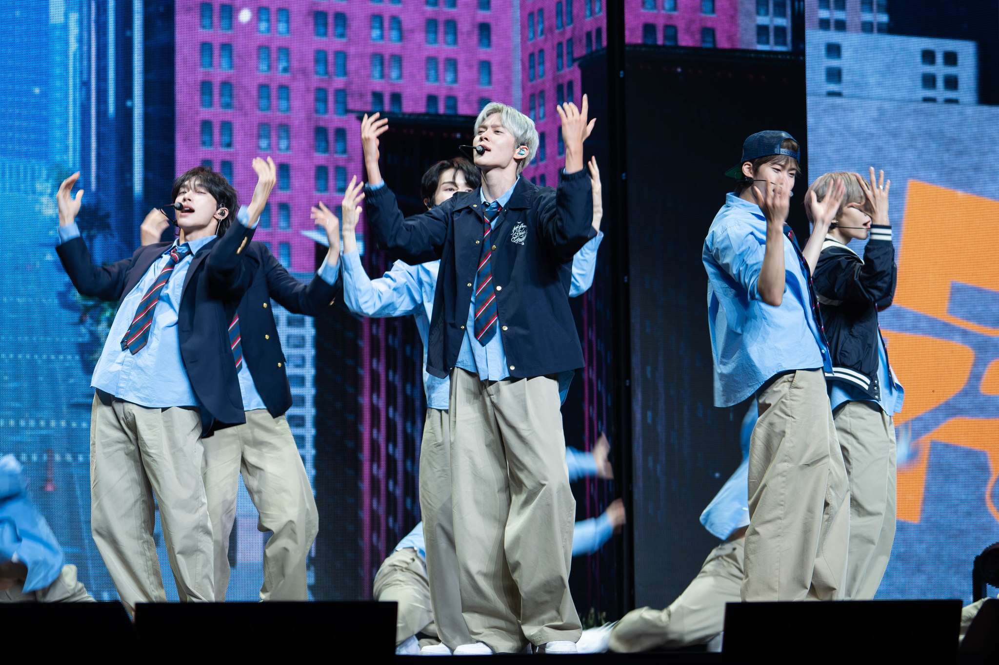 Boy band Riize performs lead track “Fly Up” during a showcase at the Blue Square in central Seoul on May 19 for the release of its first full-length album, “Odyssey.” [DANIELA GONZALEZ PEREZ]