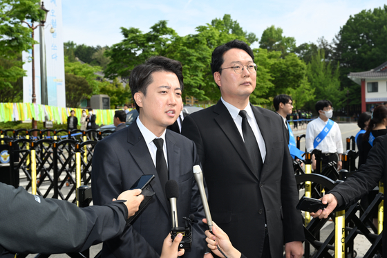 Presidential candidate Lee Jun-seok of the Reform Party speaks to reporters after a memorial service at the May 18th National Cemetery in Gwangju on May 18. [YONHAP] 