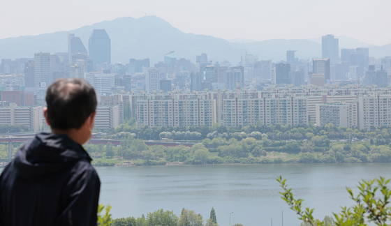 Apartment buildings in Apgujeong, Gangnam District, southern Seoul, are pictured in this photo taken May 7. [YONHAP] 