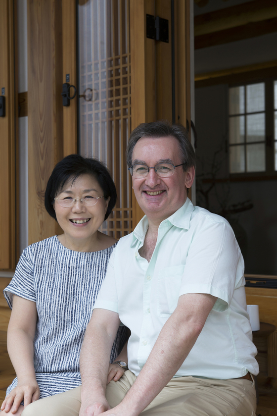 Corea Image Communication Institute (CICI) president Choi Jung-wha and her husband Didier Beltoise seen in 2016 [JOONGANG ILBO]