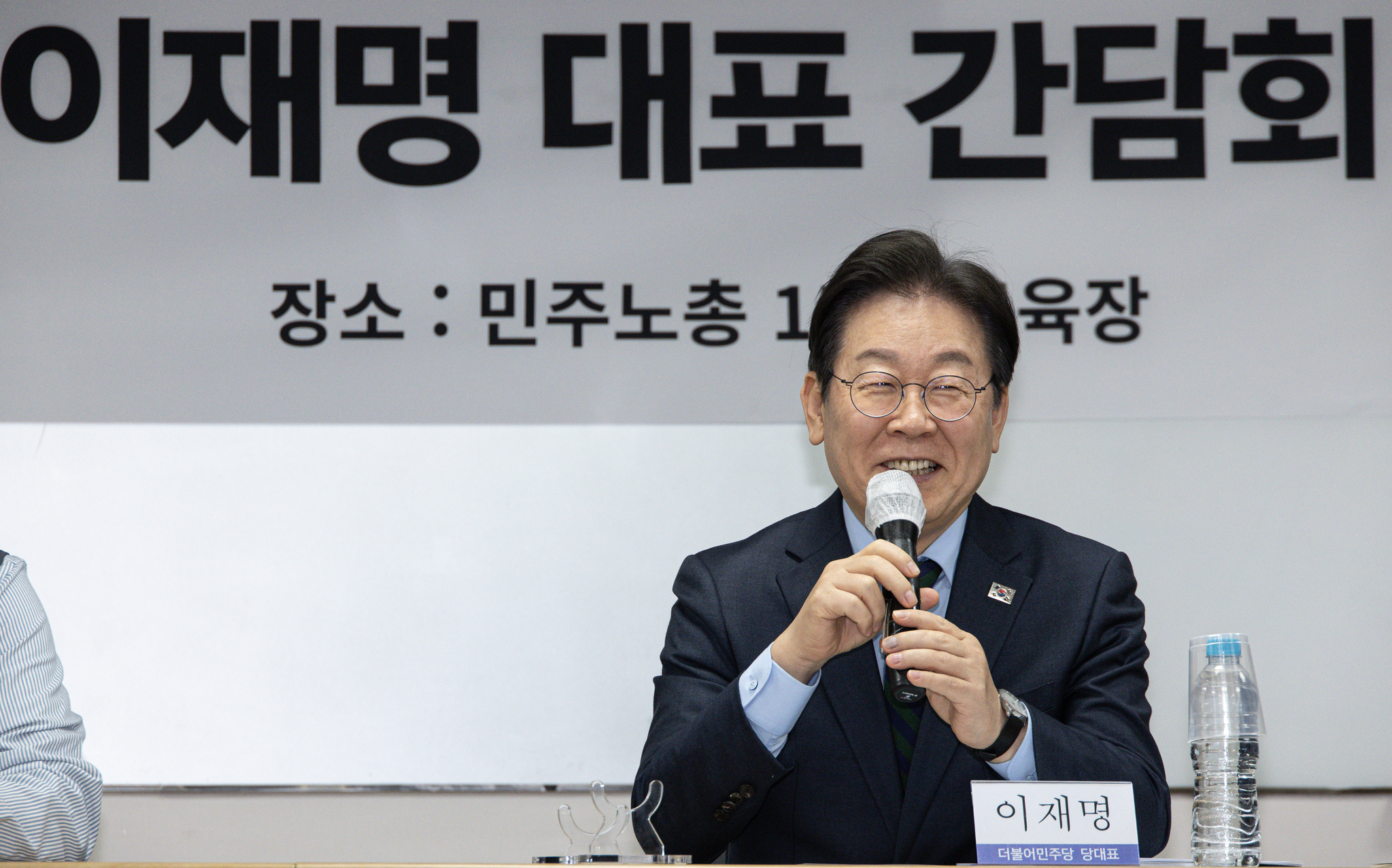 Lee Jae-myung, leader of the Democratic Party, speaks during a meeting held at the Korean Confederation of Trade Unions headquarters in Jung District, central Seoul, on Feb. 21. [NEWS1]