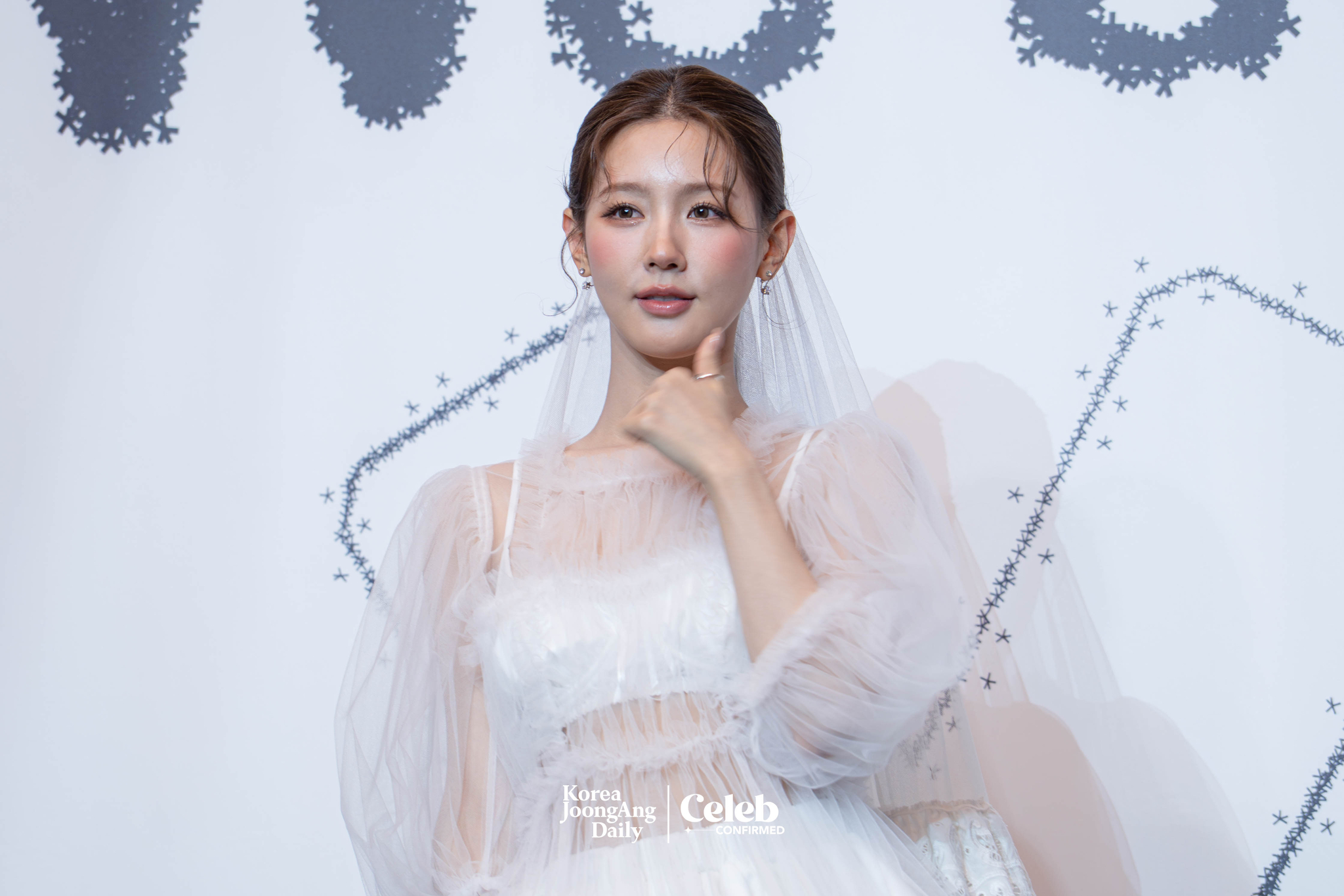 i-dle's Miyeon poses for photos during a press conference at the Josun Palace hotel in southern Seoul for the release of its eighth EP, “We are," on May 19. [DANIELA GONZALEZ PEREZ]