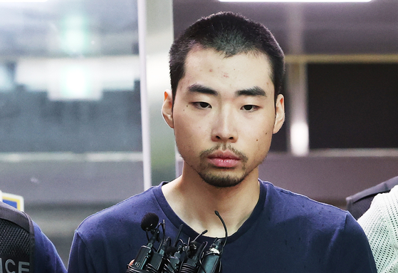 Choi Won-jong, the suspect in the stabbing rampage in Bundang, Gyeonggi, last week, speaks to reporters in front of Seongnam Sujeong Police Station in Gyeonggi, as police handed his case to prosecution Aug. 10, 2023. [YONHAP]
