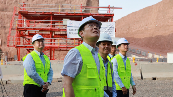 Samsung Electronics Executive Chairman Lee Jae-yong takes a look around the Neom megacity project in Saudi Arabia on Oct. 1, 2023. [SAMSUNG ELECTRONICS]