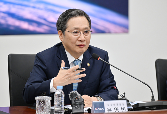 Korea AeroSpace Administration chief Yoon Young-bin holds a press briefing at the agency's headquarters in Sacheon on May 21. [YONHAP]