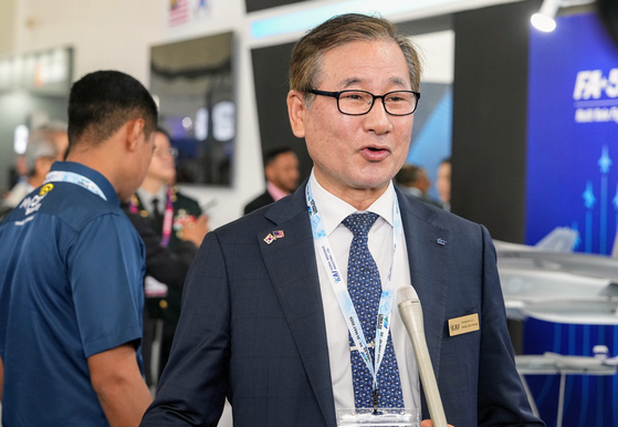 Kang Goo-young, CEO of Korea Aerospace Industries, speaks during an interview with the Defense Ministry’s joint press corps at the LIMA 2025 defense exhibition in Langkawi, Malaysia, on May 21. [KOREA AEROSPACE INDUSTRIES] 