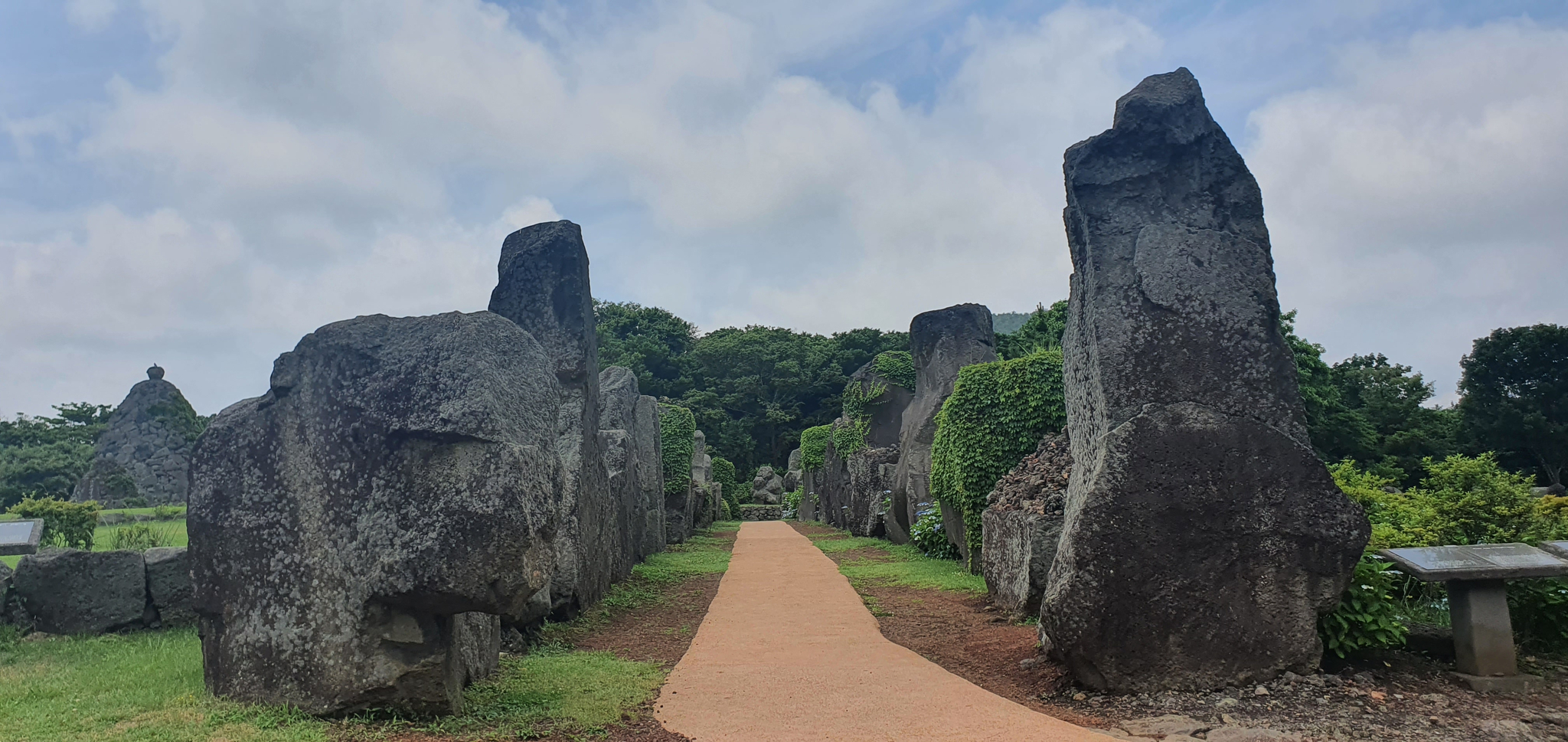 Jeju Stone Park in Jeju City features stone statues and sculptures from the island. [JOONGANG ILBO]
