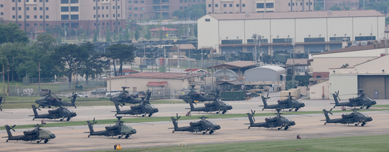 Apache helicopters are tethered at Camp Humphreys, a U.S. military base in Paengseong-eup, Pyeongtaek, Gyeonggi, on May 23. [NEWS1] 