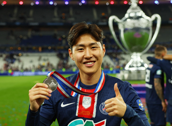 Paris Saint-Germain midfielder Lee Kang-in shows off his medal after winning the French Cup at Stade de France in France on May 24. [REUTERS/YONHAP] 