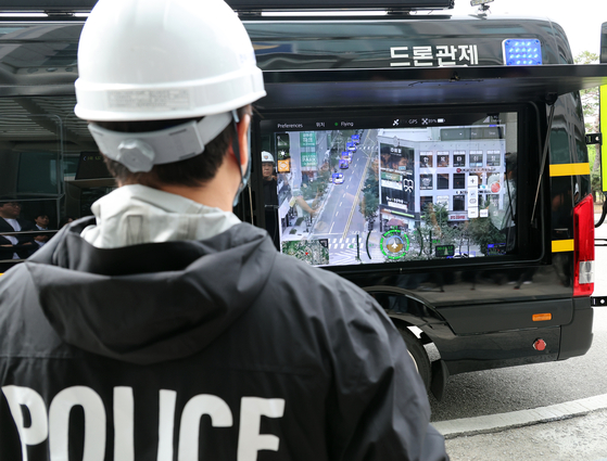 Police in Jeonju use drones to monitor missing people on May 23 in North Jeolla. [YONHAP]