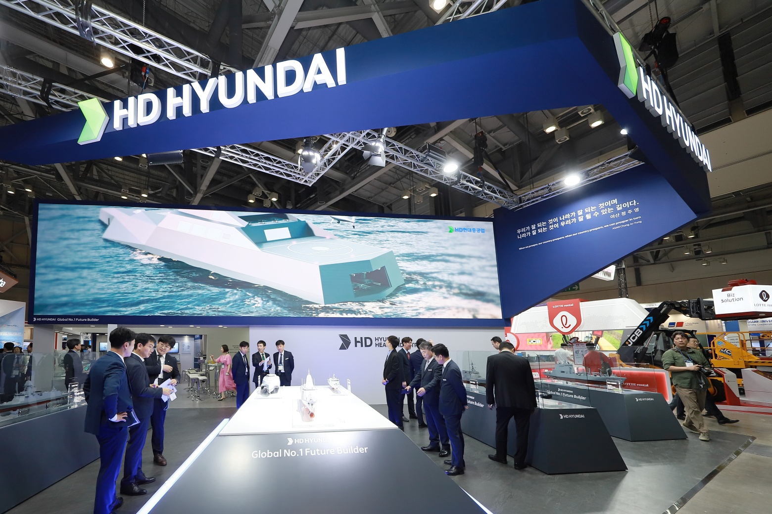 Visitors look around the HD Hyundai Heavy Industries booth at Madex 2023, the International Maritime Defense Industry Exhibition, at Bexco in Busan on June 7, 2023. [YONHAP]
