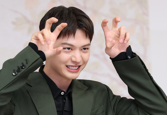 Actor Yook Sung-jae poses during a press conference for the SBS period drama series ″The Haunted Palace″ in western Seoul on April 17. [NEWS1]