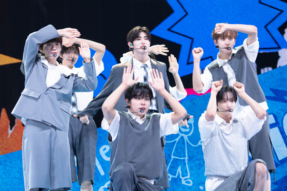 Boy band KickFlip performs B-side track ″Skip It!″ during a showcase held on May 26 at Yes24 Live Hall in eastern Seoul for the release of its second EP “Kick Out, Flip Now!” [DANIELA GONZALEZ PEREZ]