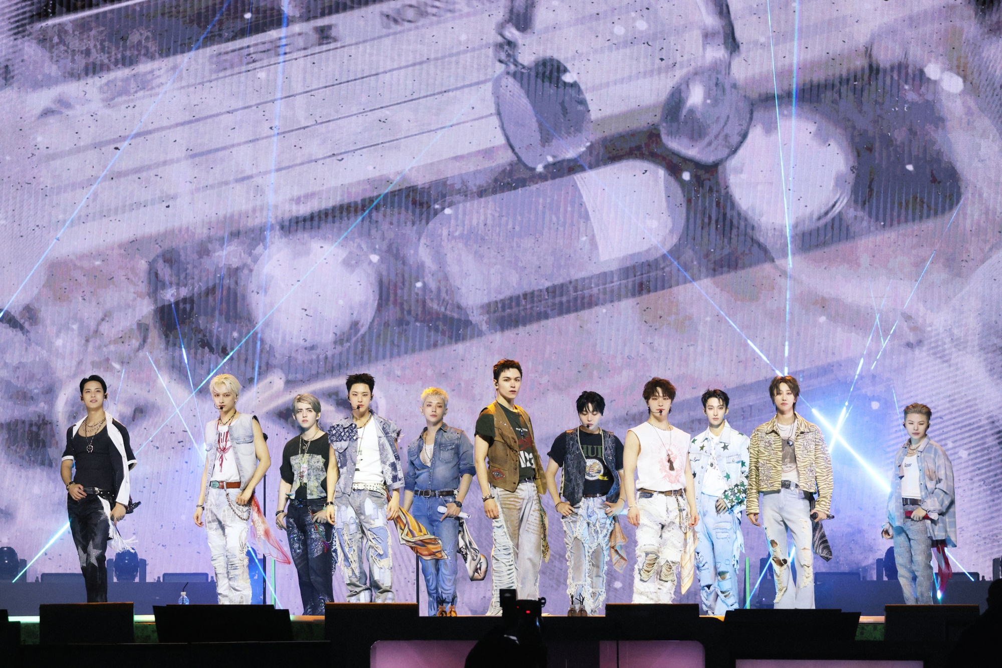 Boy band Seventeen holds its “B-Day Party: Burst Stage” event at the Jamsu Bridge over the Han River on May 25 to celebrate the band's 10th anniversary of debut. [PLEDIS ENTERTAINMENT]