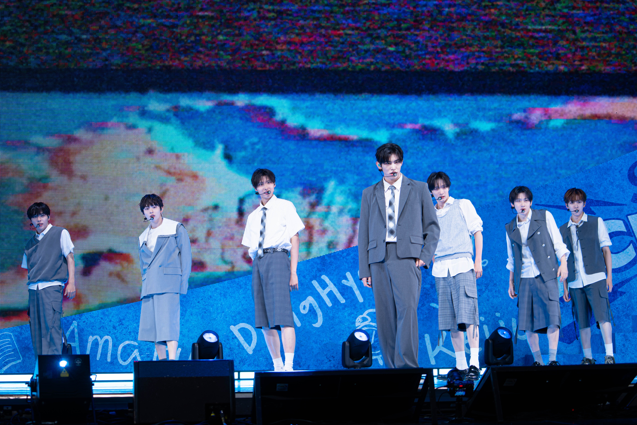 Boy band KickFlip performs lead track ″Freeze″ during a showcase held on May 26 at Yes24 Live Hall in eastern Seoul for the release of its second EP “Kick Out, Flip Now!” [DANIELA GONZALEZ PEREZ]